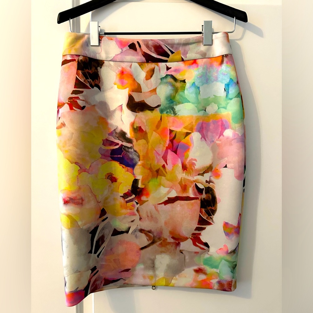 Ted baker pastel floral scuba skirt with neon back zip